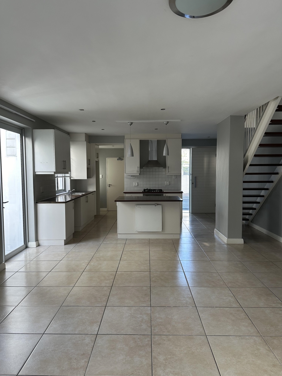 To Let 2 Bedroom Property for Rent in Lemoenkloof Western Cape